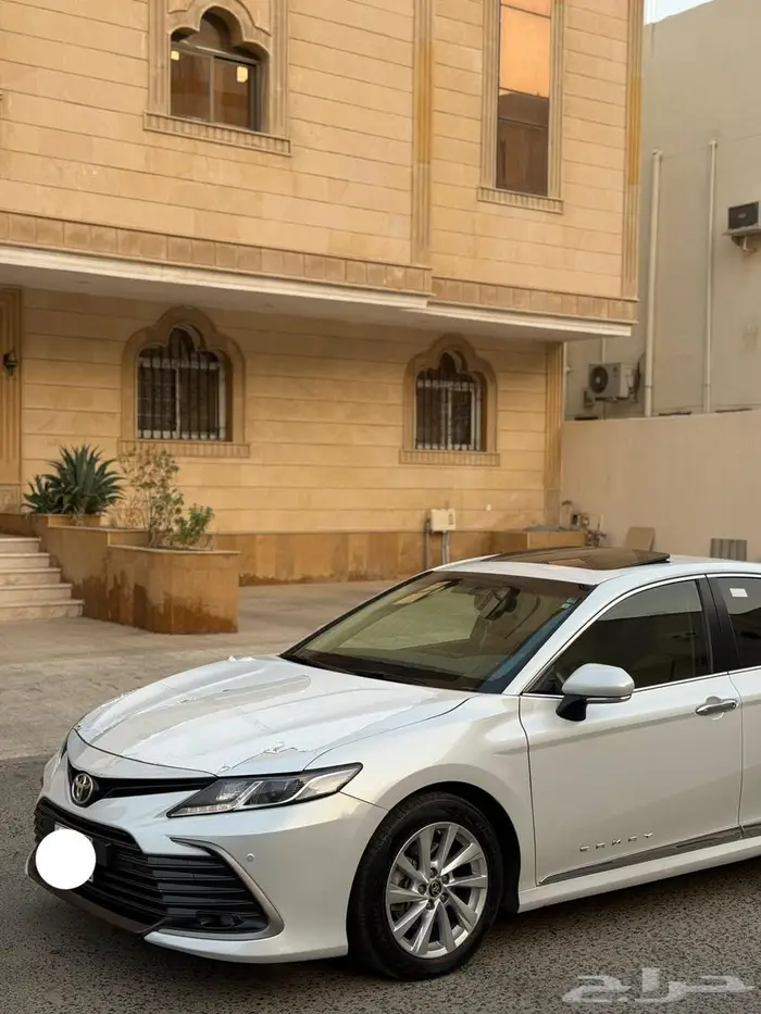 تويوتا كامري 2024 فل كامل بنزين ابيض لولوي 1
