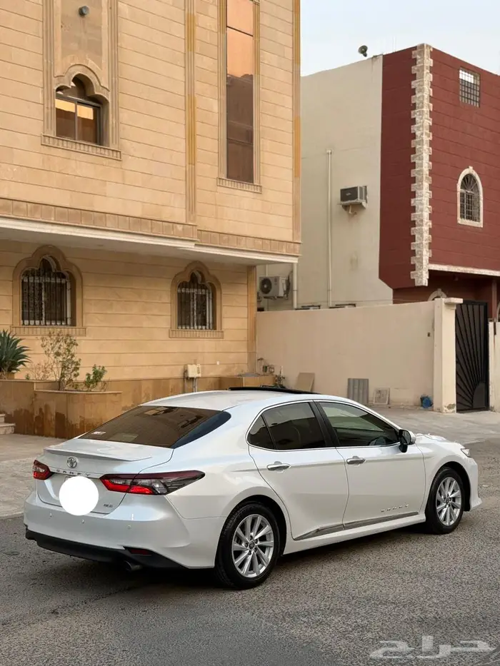 تويوتا كامري 2024 فل كامل بنزين ابيض لولوي 3