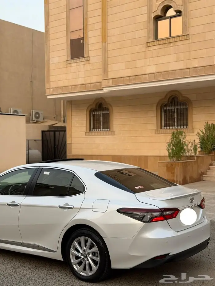 تويوتا كامري 2024 فل كامل بنزين ابيض لولوي 5