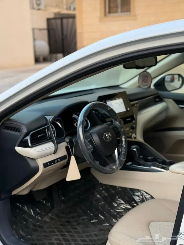 تويوتا كامري 2024 فل كامل بنزين ابيض لولوي 8