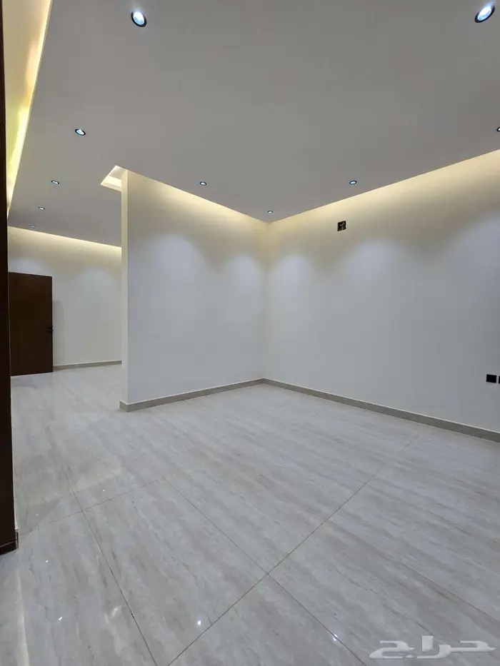 دور ارضي للبيع في حي الصفا 5