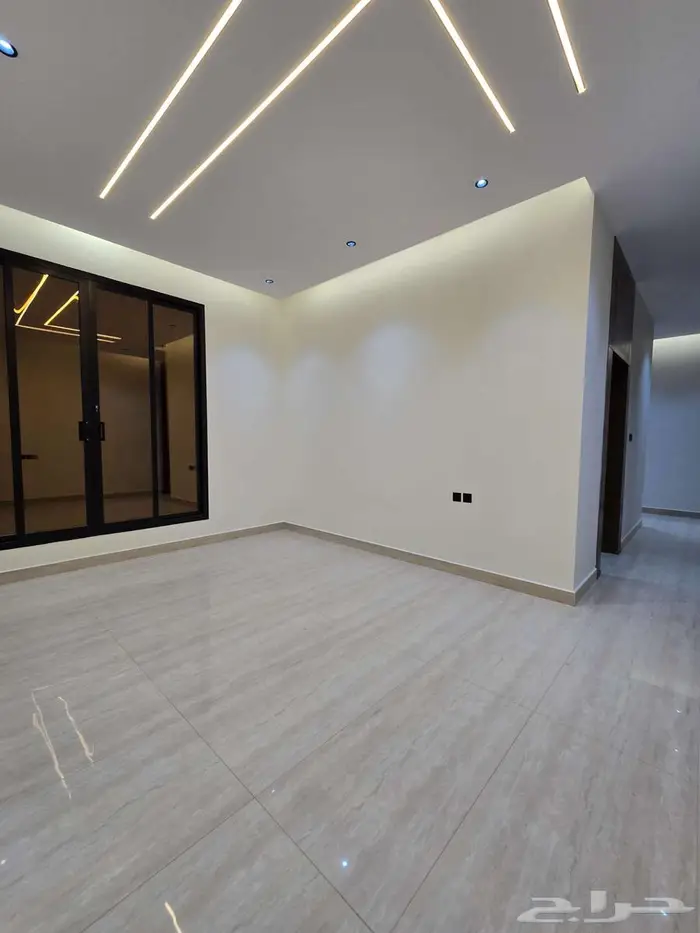 دور ارضي للبيع في حي الصفا 11