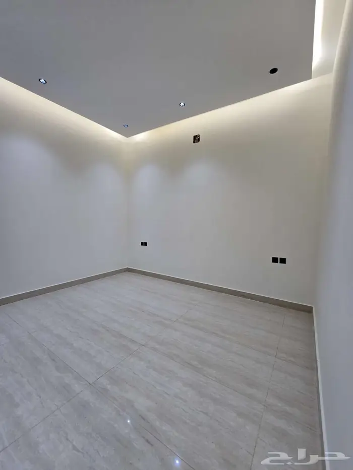 دور ارضي للبيع في حي الصفا 8