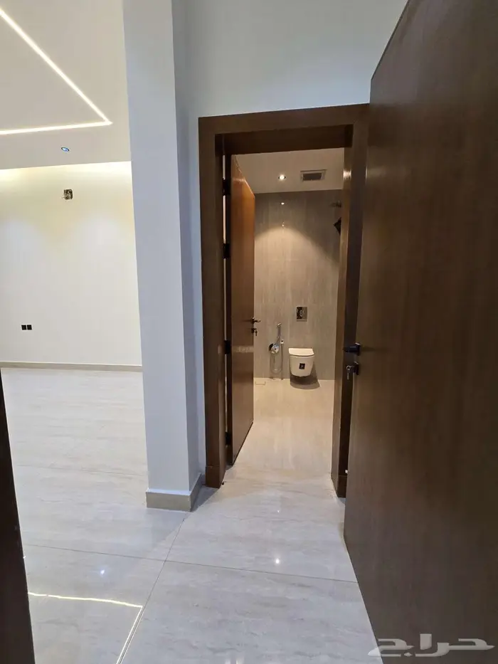 دور ارضي للبيع في حي الصفا 17