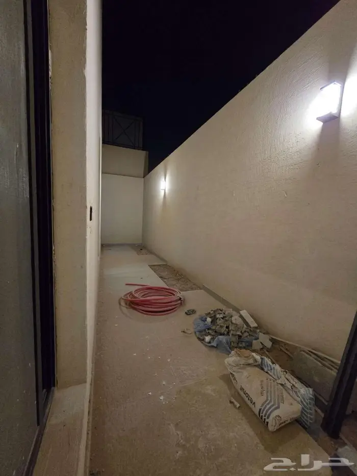 دور ارضي للبيع في حي الصفا 22