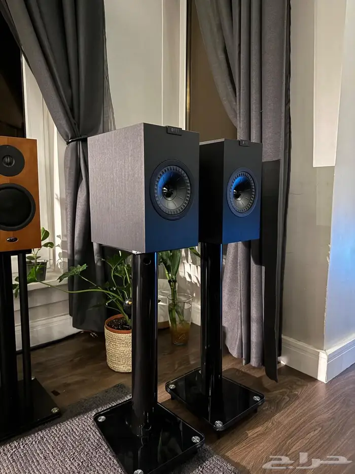 للبيع سماعات KEF Q150 بحالة شبه جديدة 0