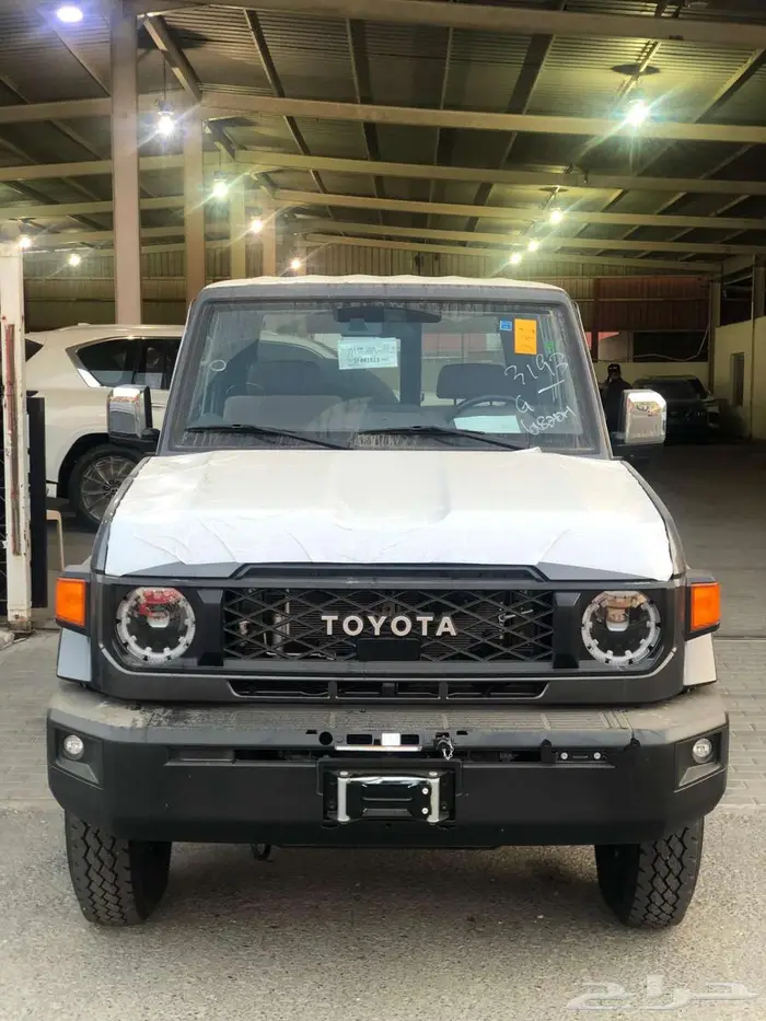 جيب تويوتا ربع ونش 2025 ديزل قير اتوماتيك سلق فل الفل 6