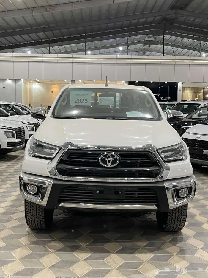 تويوتا هايلوكس دبل بنزين دبل 2025 خليجي فل كامل 0