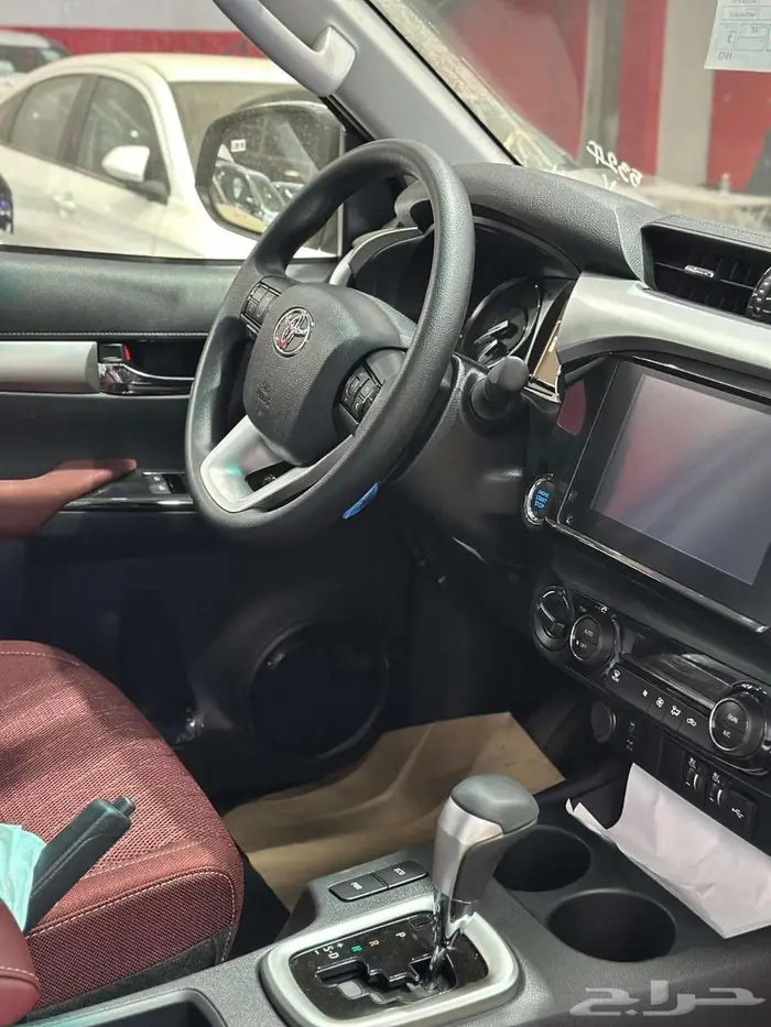 هايلوكس غمارتين بنزين سوبر فل كامل 2025 قير عادي واتوماتيك 10