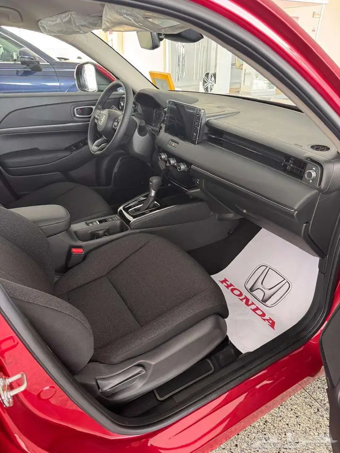 عرض خاص هوندا HRV نص فل موديل 2025 السعر 82500 شامل الضريبه 14