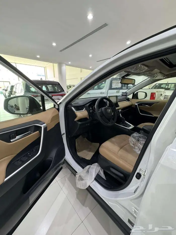 تويوتا رافور XLE 2025 بنزين كاش وتقيسط جميع البنوك 7