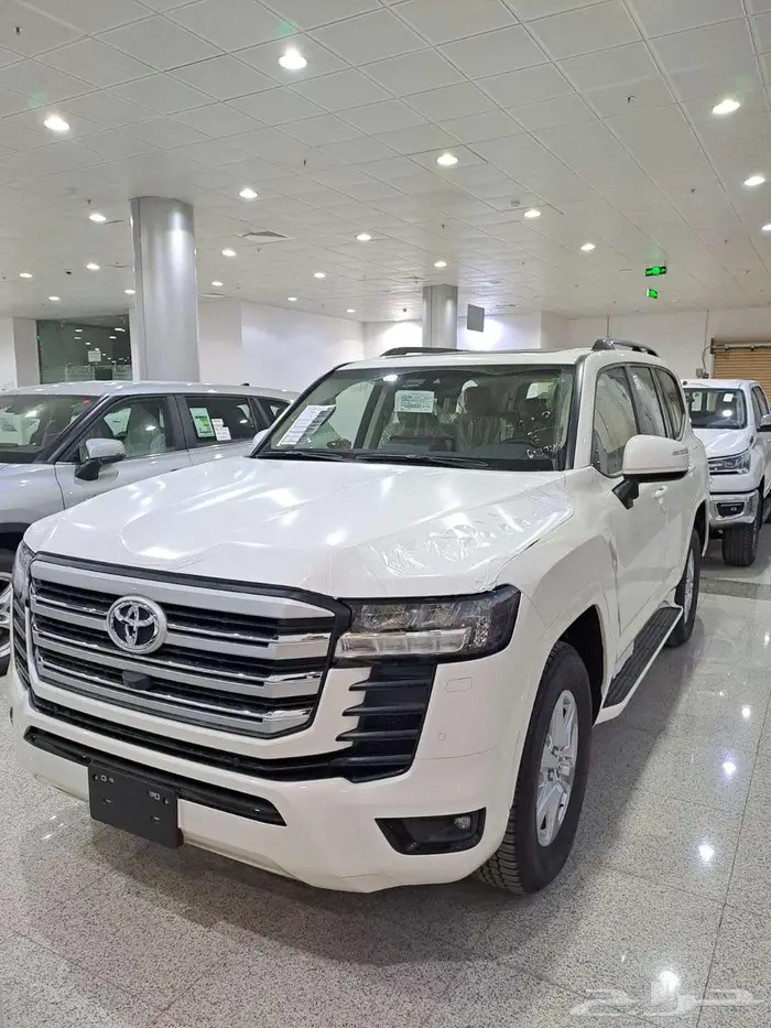 تويوتا لاندكروزر GXR 2 بنزين موديل 2025 9