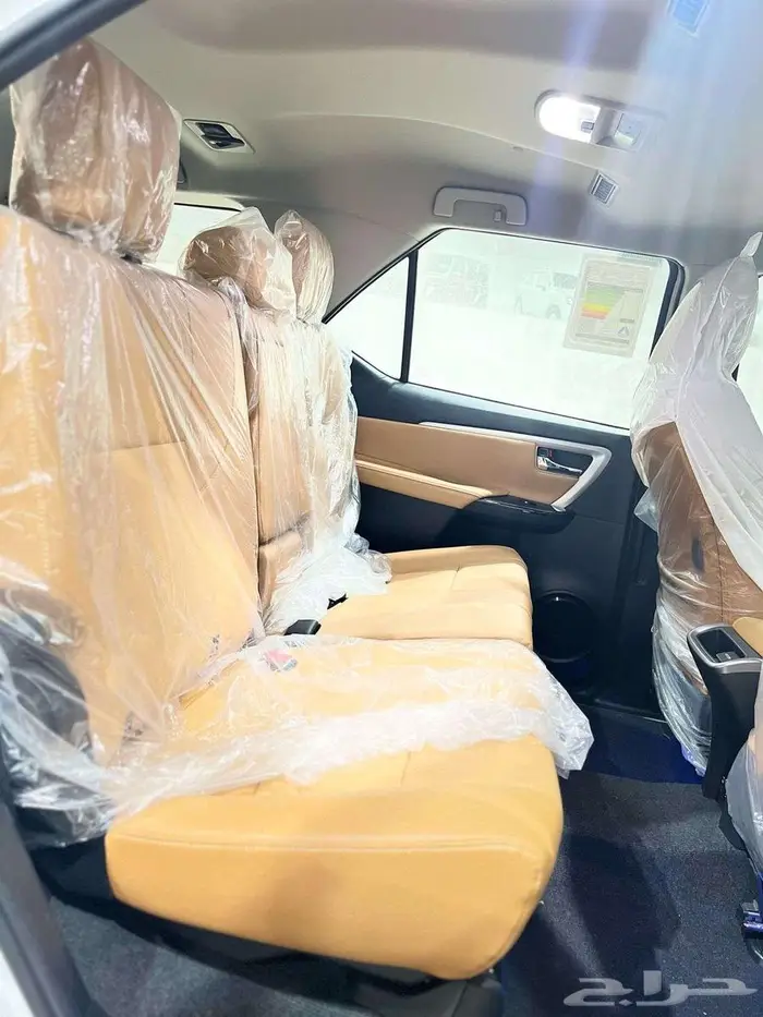 تويوتا فورتشنر VX3 بنزين 2025 14