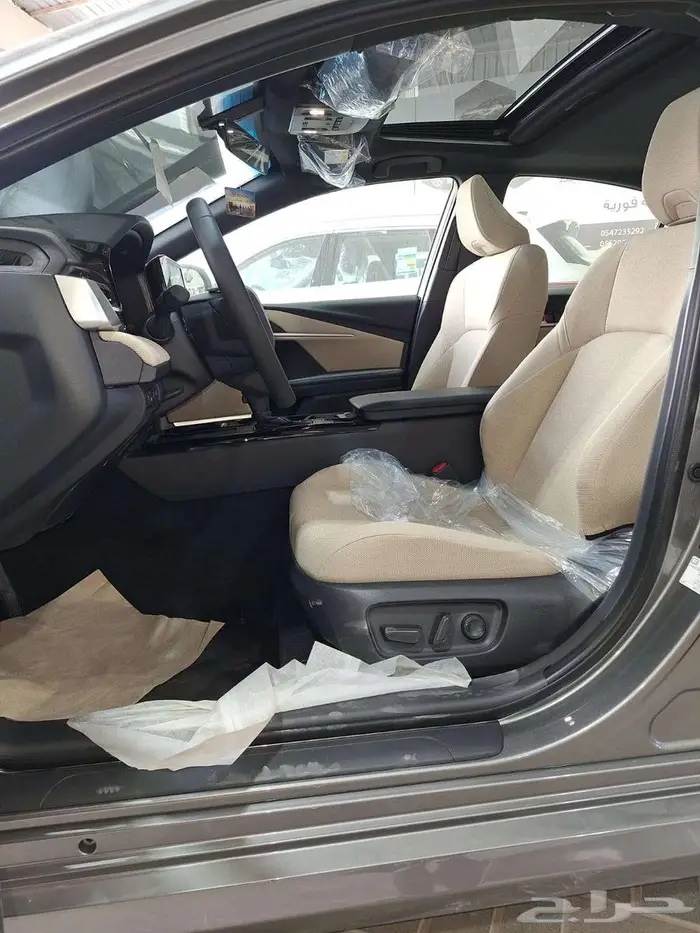 تويوتا كامري LE هايبرد 2025 8