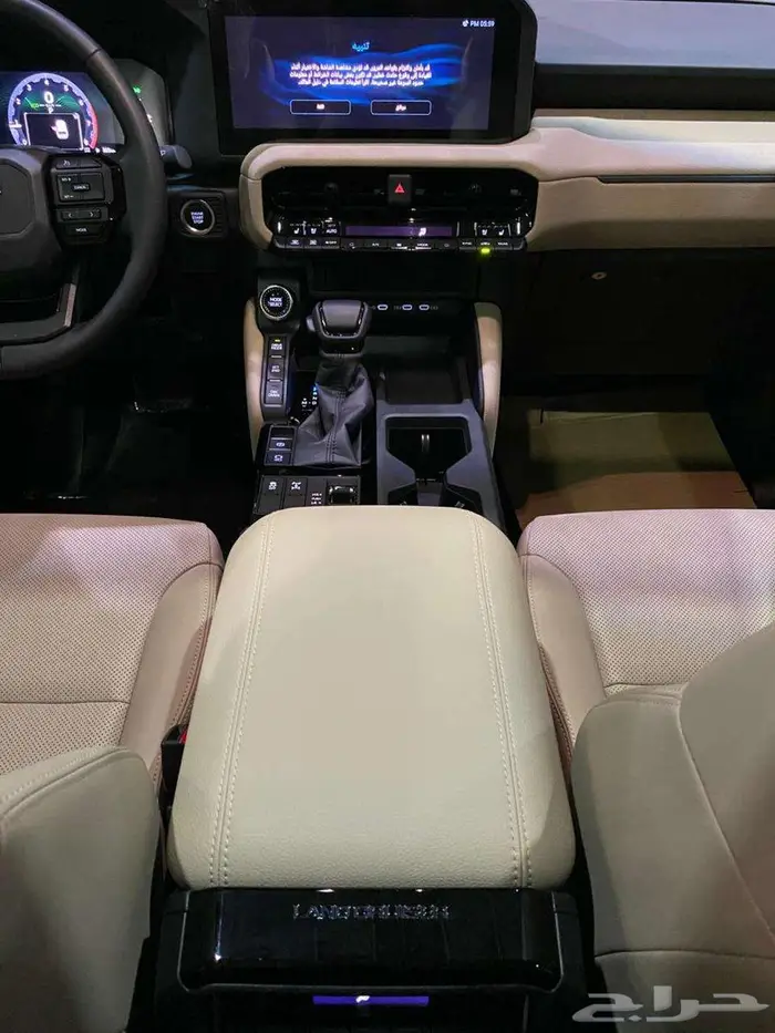 تويوتا برادو TXL2 موديل 2025 ابيض بنزين سعودي ماشيه 27000كم 24