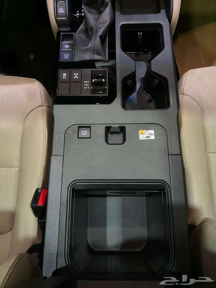 تويوتا برادو TXL2 موديل 2025 ابيض بنزين سعودي ماشيه 27000كم 37