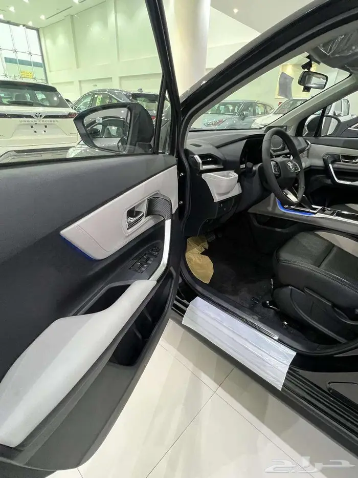 تويوتا فيلوز GLX 2025 اقل الاسعار كاش واقساط 9