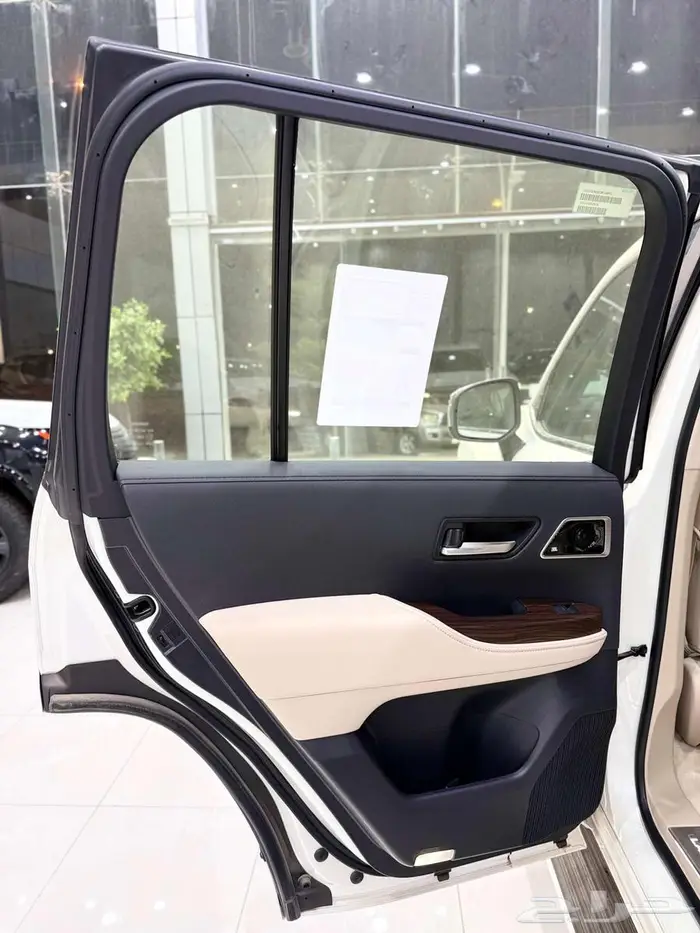 تويوتا لاندكروزر ( VX ) هايبرد موديل 2025 أقل الأسعار 21