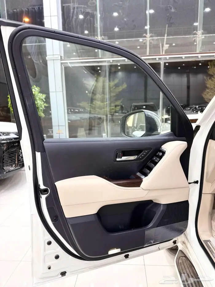 تويوتا لاندكروزر ( VX ) هايبرد موديل 2025 أقل الأسعار 19