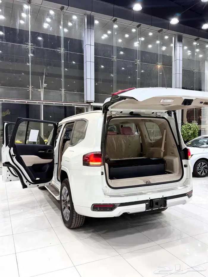تويوتا لاندكروزر ( VX ) هايبرد موديل 2025 أقل الأسعار 9