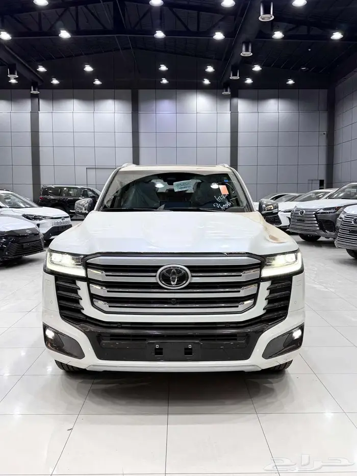 تويوتا لاندكروزر ( VX ) هايبرد موديل 2025 أقل الأسعار 1