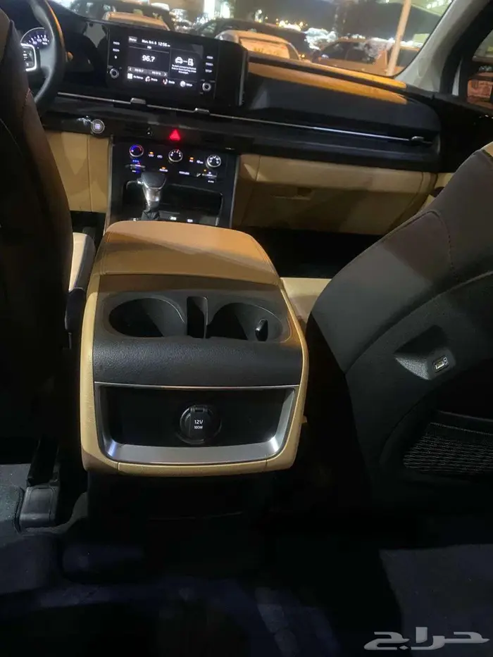 كيا كرنفال 2023 بنزين مستورد مخزن عداد 24 الف 6 سلندر 6