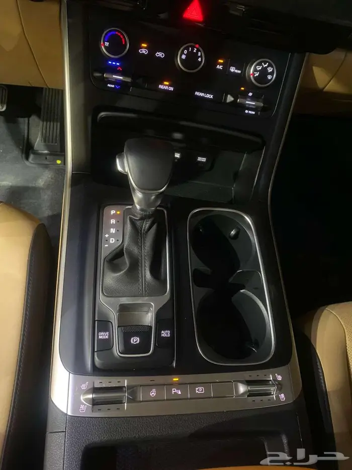 كيا كرنفال 2023 بنزين مستورد مخزن عداد 24 الف 6 سلندر 17