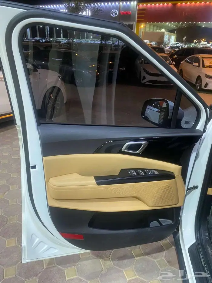 كيا كرنفال 2023 بنزين مستورد مخزن عداد 24 الف 6 سلندر 10