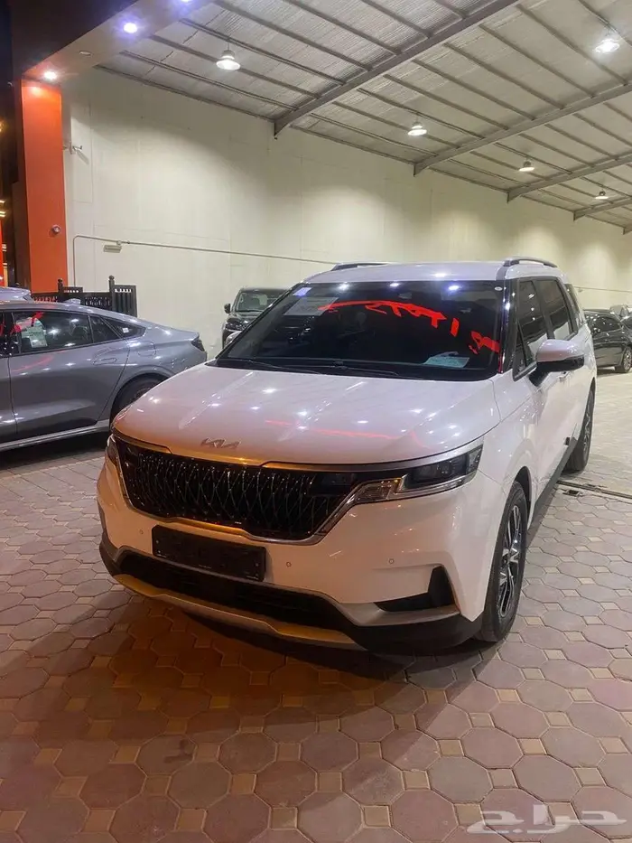 كيا كرنفال 2023 بنزين مستورد مخزن عداد 24 الف 6 سلندر 1