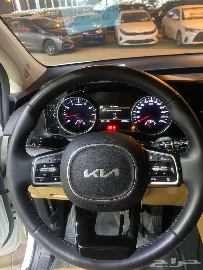 كيا كرنفال 2023 بنزين مستورد مخزن عداد 24 الف 6 سلندر 13