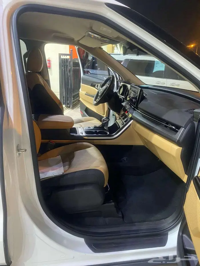 كيا كرنفال 2023 بنزين مستورد مخزن عداد 24 الف 6 سلندر 18