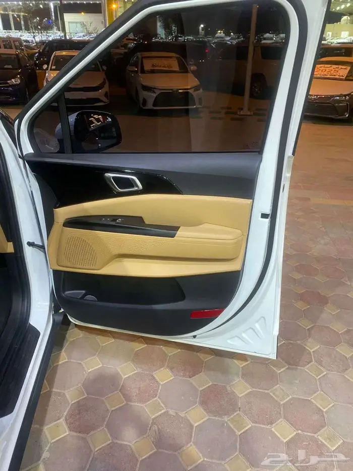 كيا كرنفال 2023 بنزين مستورد مخزن عداد 24 الف 6 سلندر 22