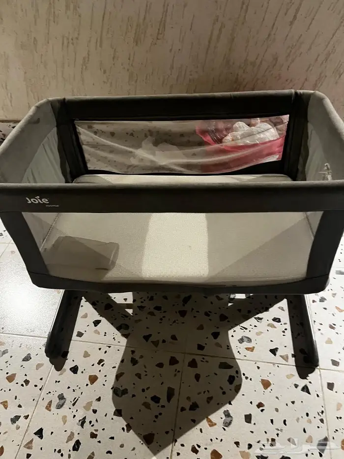 للبيع سرير اطفال ممتاز جدا ولا يشكو من شي الاحساء 0