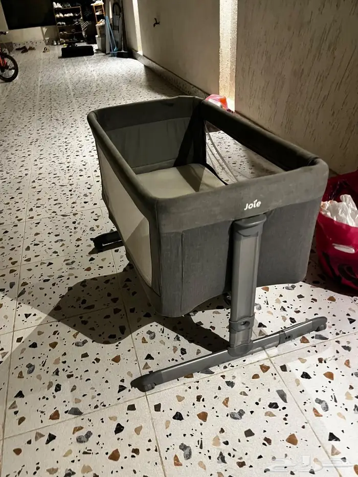 للبيع سرير اطفال ممتاز جدا ولا يشكو من شي الاحساء 2