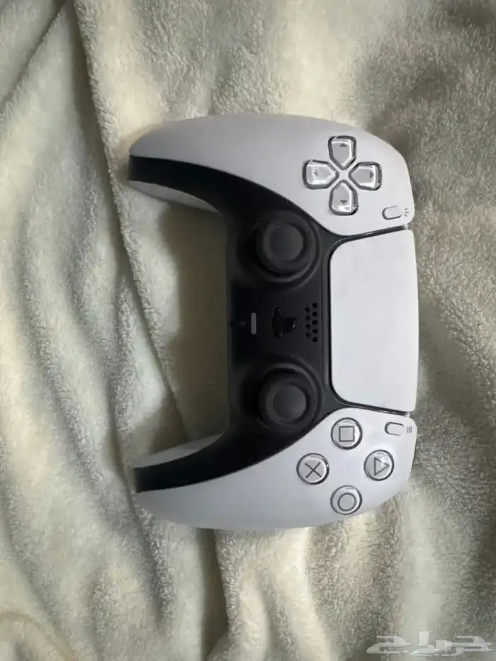 يدة بلايستيشن 5 مستخدمه للبيع 0