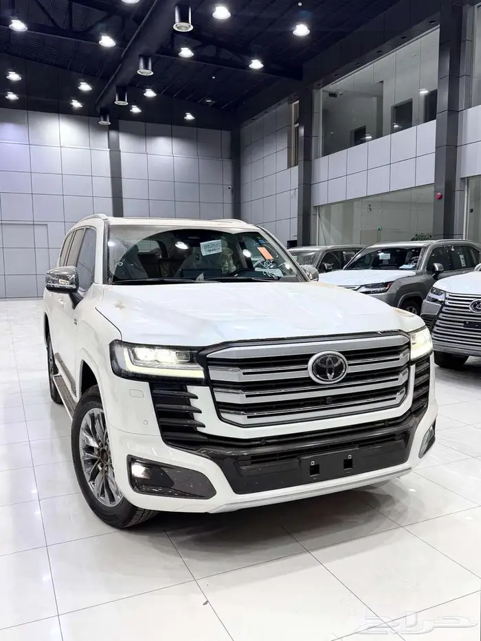 تويوتا لاندكروزر ( VX ) هايبرد موديل 2025 أقل الأسعار 3