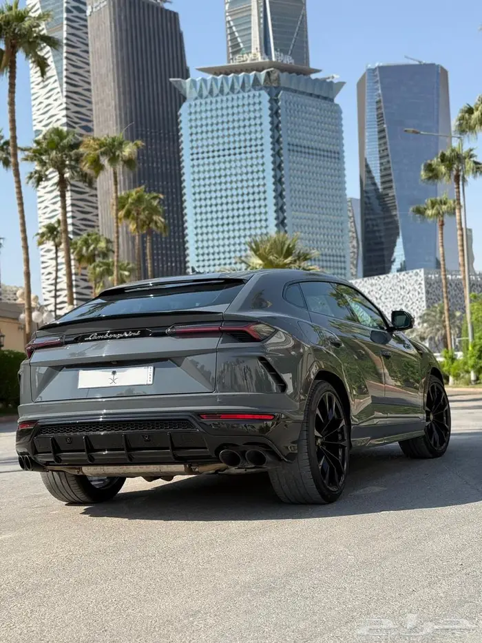 للبيع لامبورجيني اوروس 1