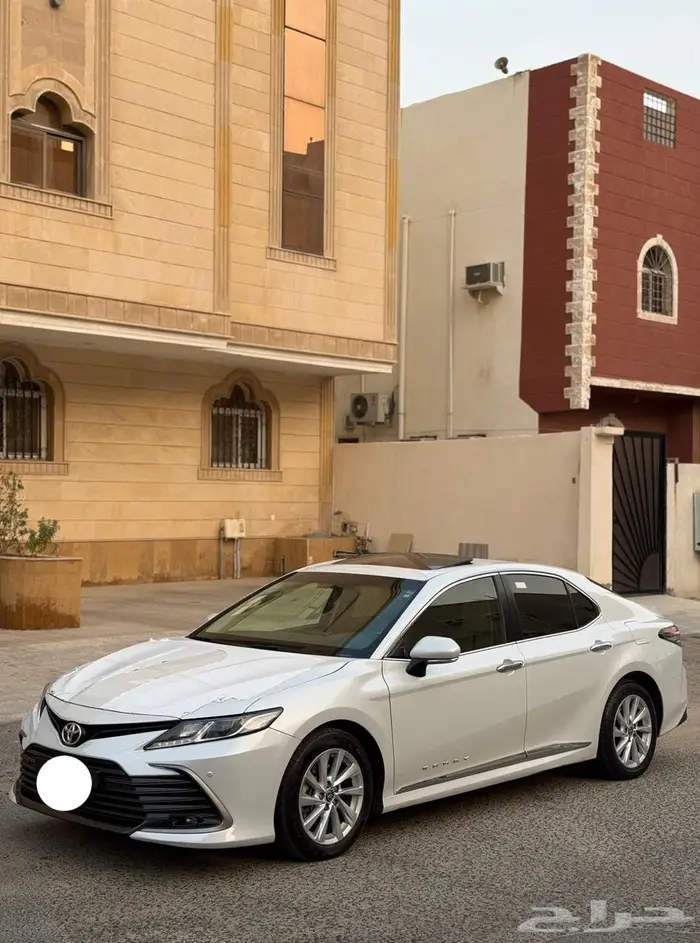 تويوتا كامري 2024 فل كامل بنزين ابيض لولوي 0