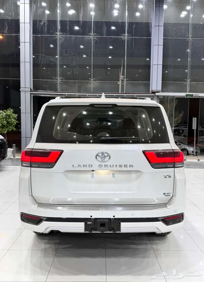 تويوتا لاندكروزر ( VX ) هايبرد موديل 2025 أقل الأسعار 6