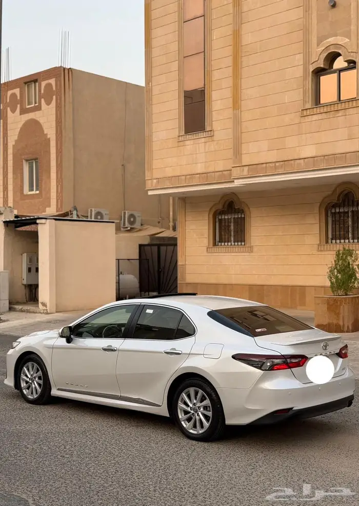 تويوتا كامري 2024 فل كامل بنزين ابيض لولوي 6