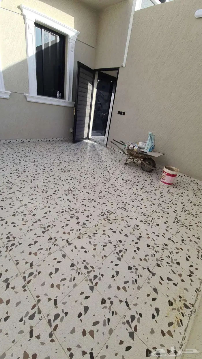 للبيع شقق تمليك 6 غرف وملاحق 3غرف وسطحين حي الجال موقع ممتاز 27