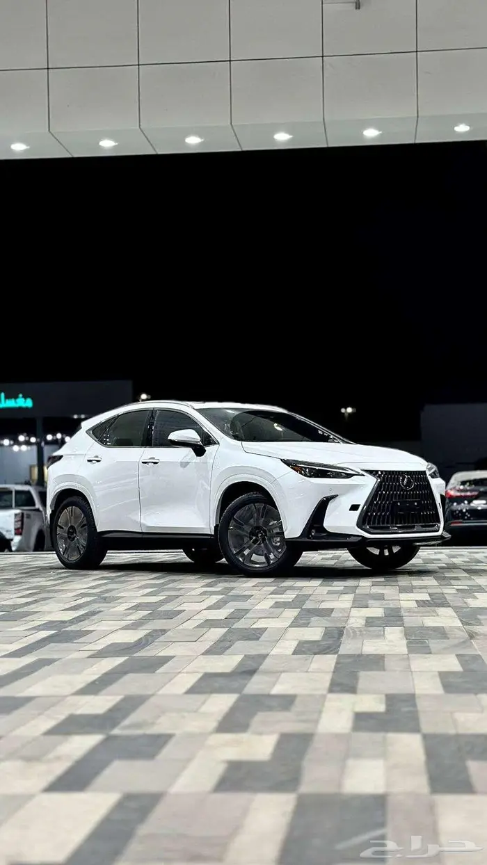 لكزس ان اكس 2025 0