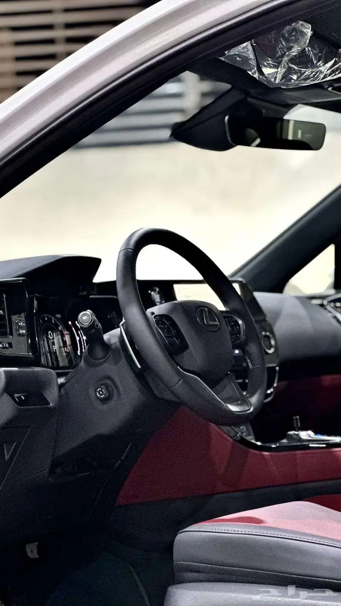 لكزس ان اكس 2025 1