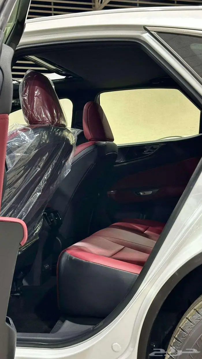 لكزس ان اكس 2025 4