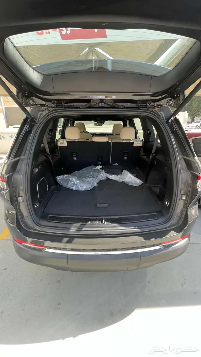 جيب قراندشيروكي لميتد بلس 3 صفوف 2023 8