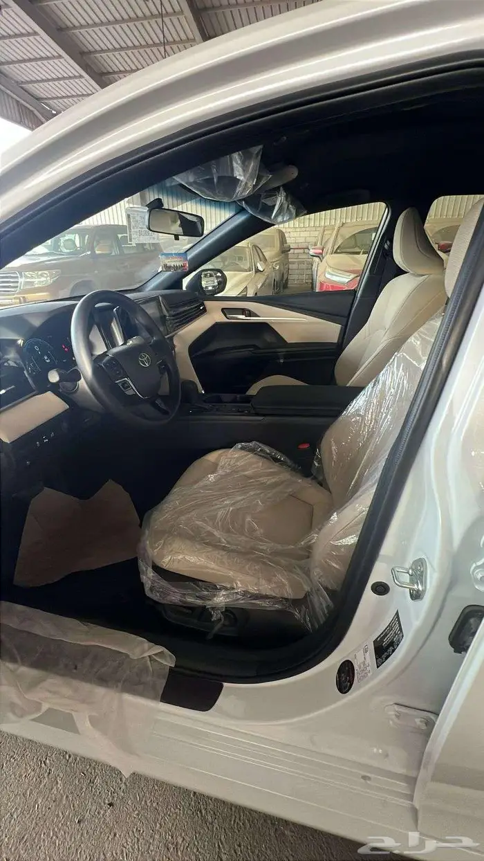 تويوتا كامري E بنزين موديل 2025 12