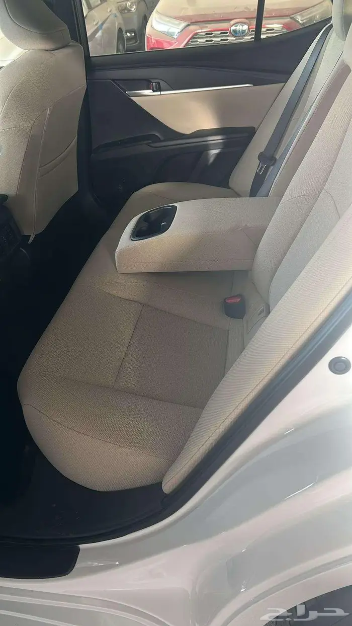 تويوتا كامري E بنزين موديل 2025 13