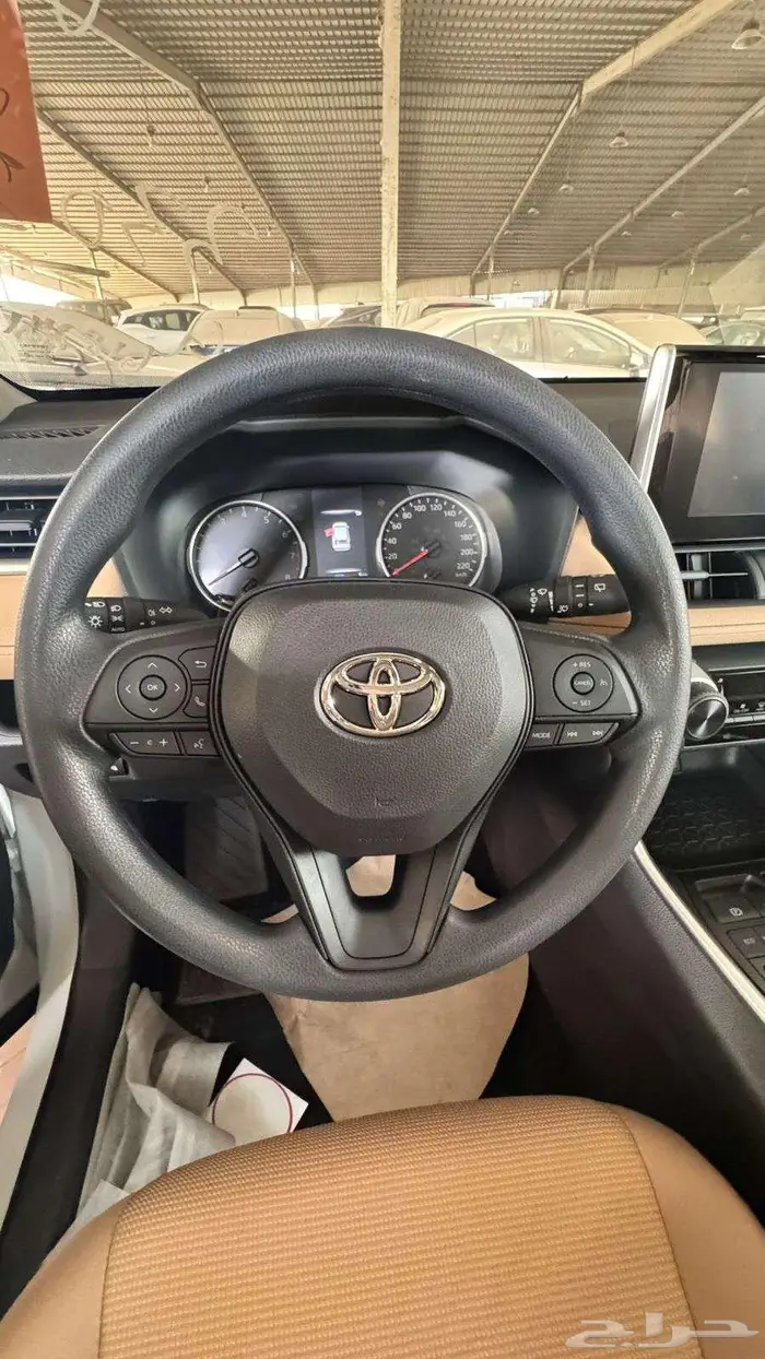 تويوتا راف فور بنزين دفع امامى موديل 2025 4