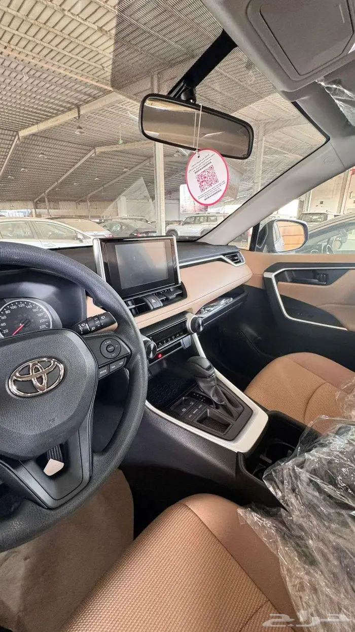 تويوتا راف فور بنزين دفع امامى موديل 2025 5