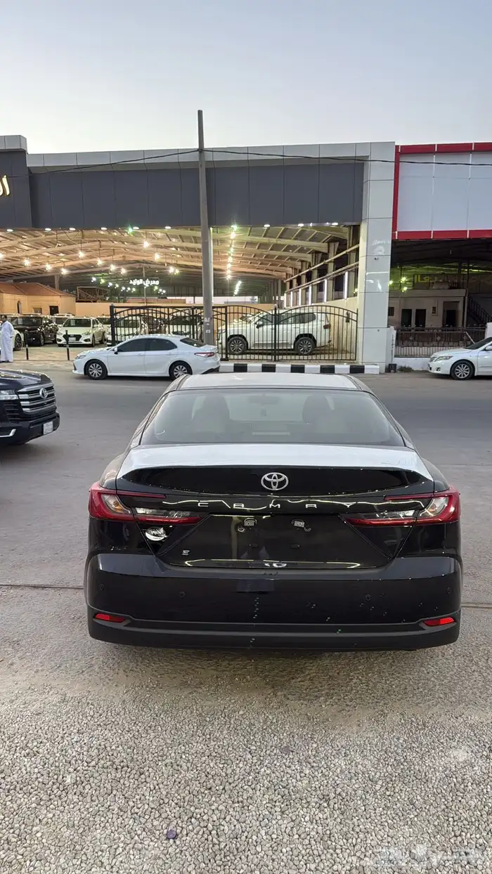 تويوتا كامري 2025 E بنزين سعودي جديد اللون اسود 6